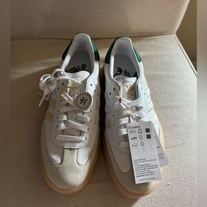Women’s Addidas Sambae size 7.5 never worn